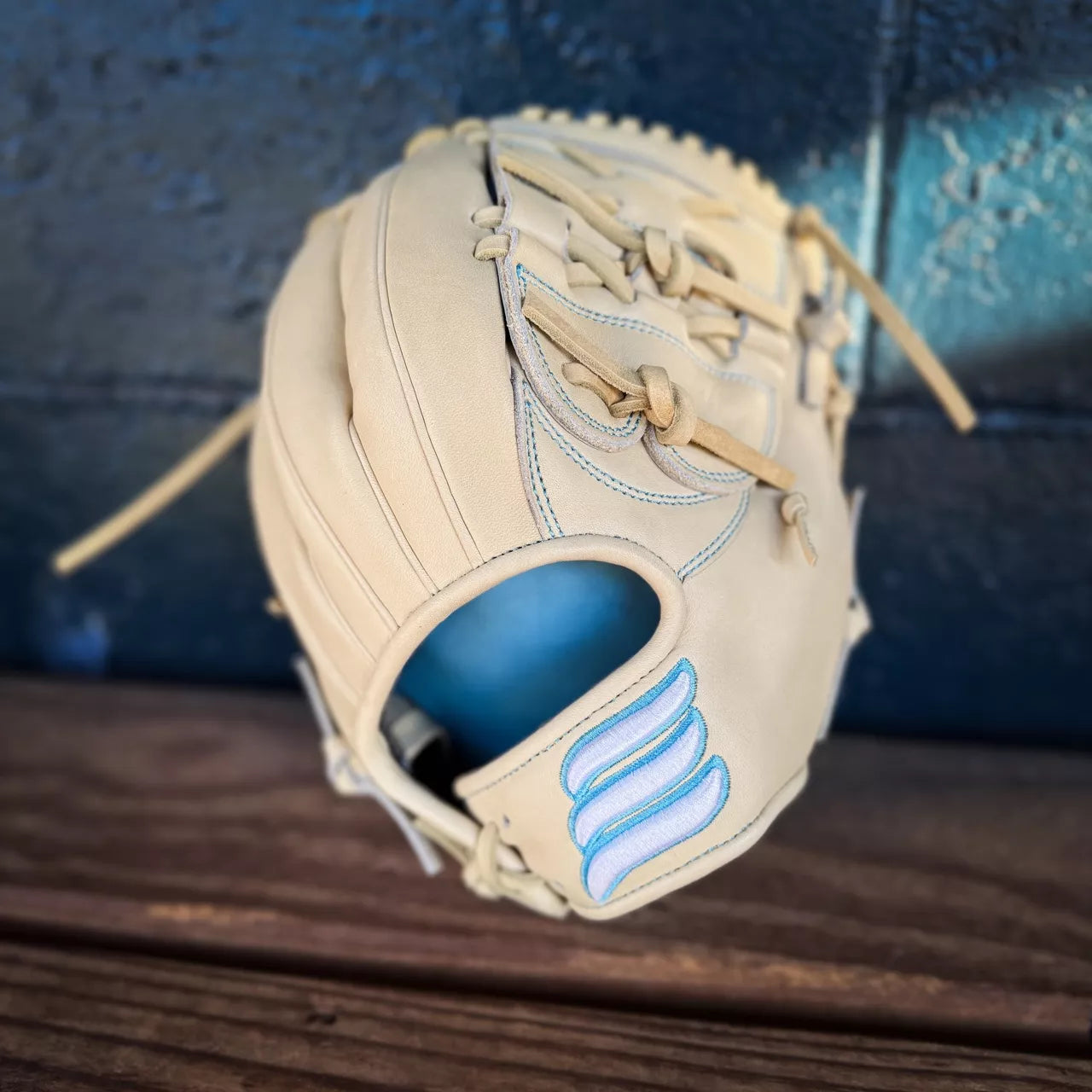 Emery Summit ELS19 Pitcher's Glove – Blonde – Emery Glove Co.