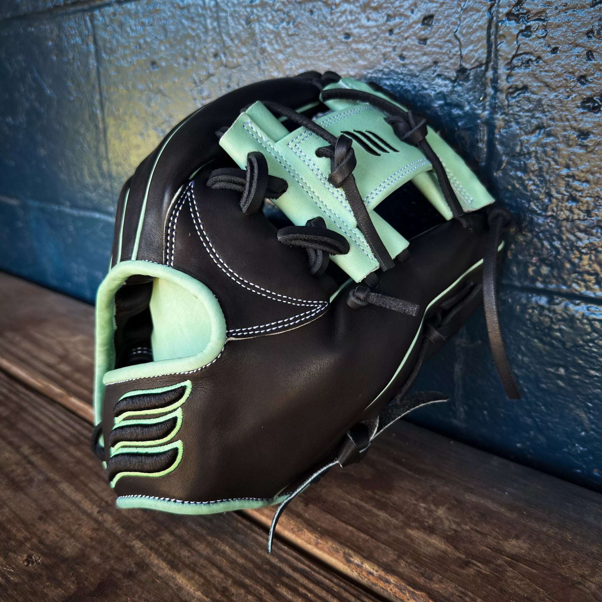Summit Series – Emery Glove Co.