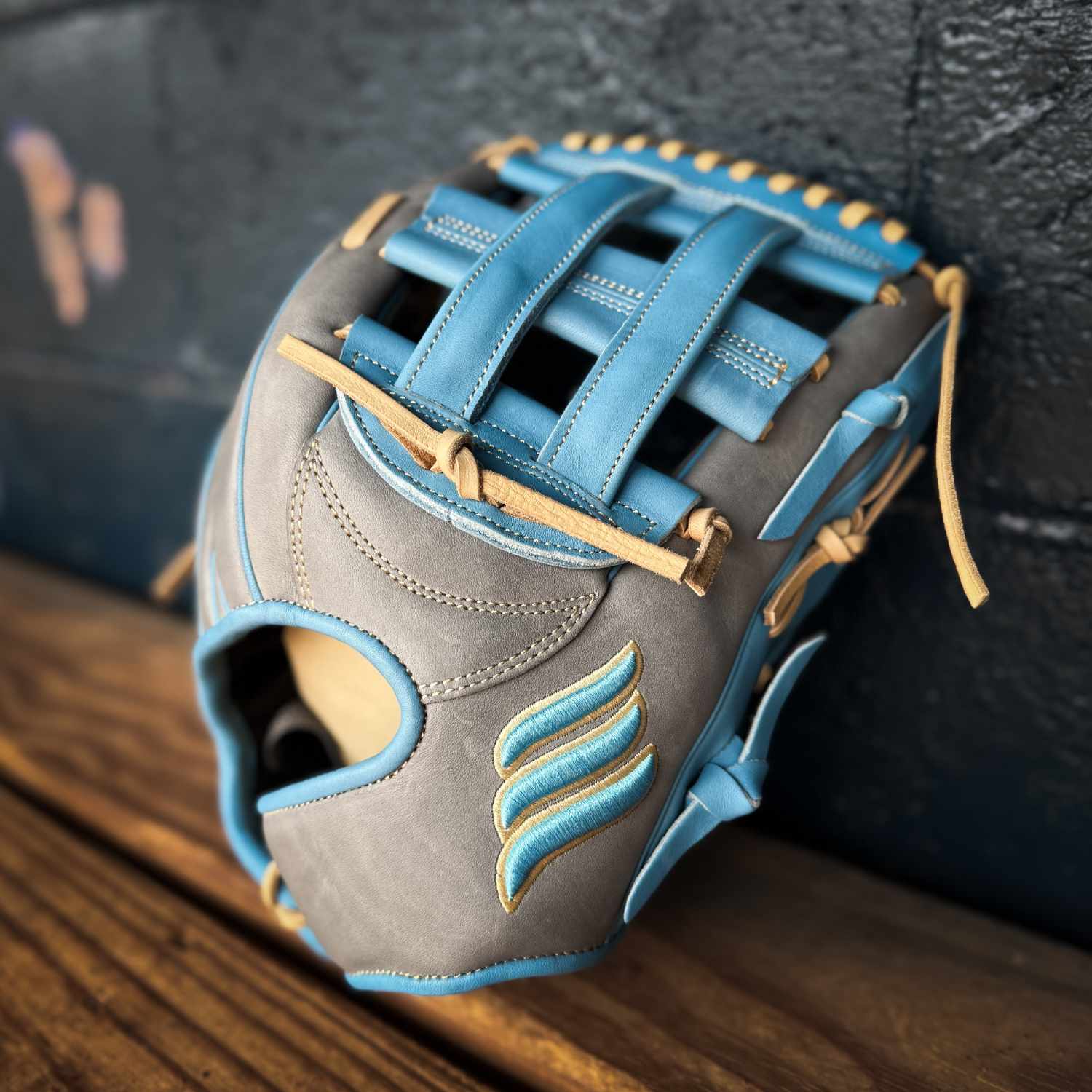 Outfield Gloves – Emery Glove Co.