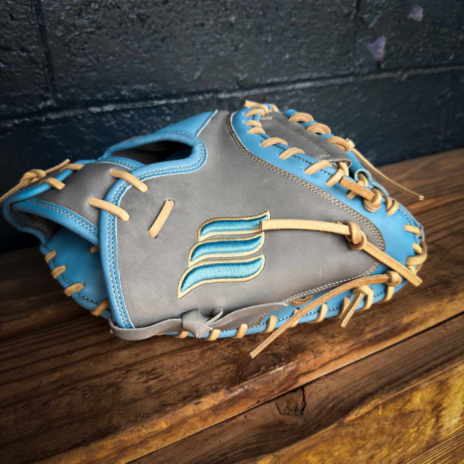 sold out‼️AimeLeonDore(エメレオンドレ)イーチップグローブ Emery Summit 1019CM Catcher's Mitt – Grey / Carolina Blue – Emery
