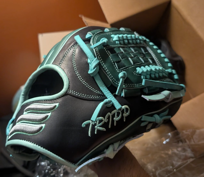 Emery Glove 18